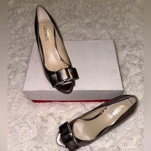Andrew Stevens Pewter metallic heels